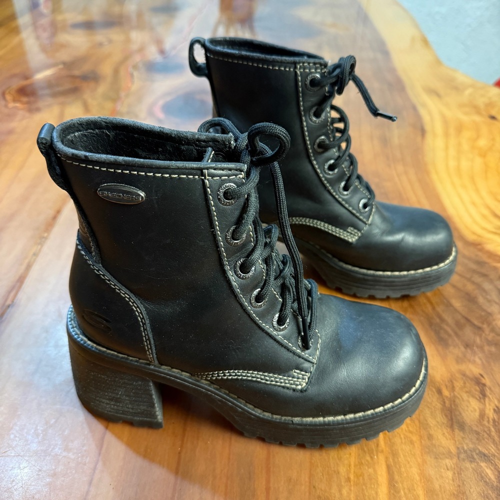 Vintage Y2K Skechers Women's Chunky Heel Ankle Boots 5 Lace Up